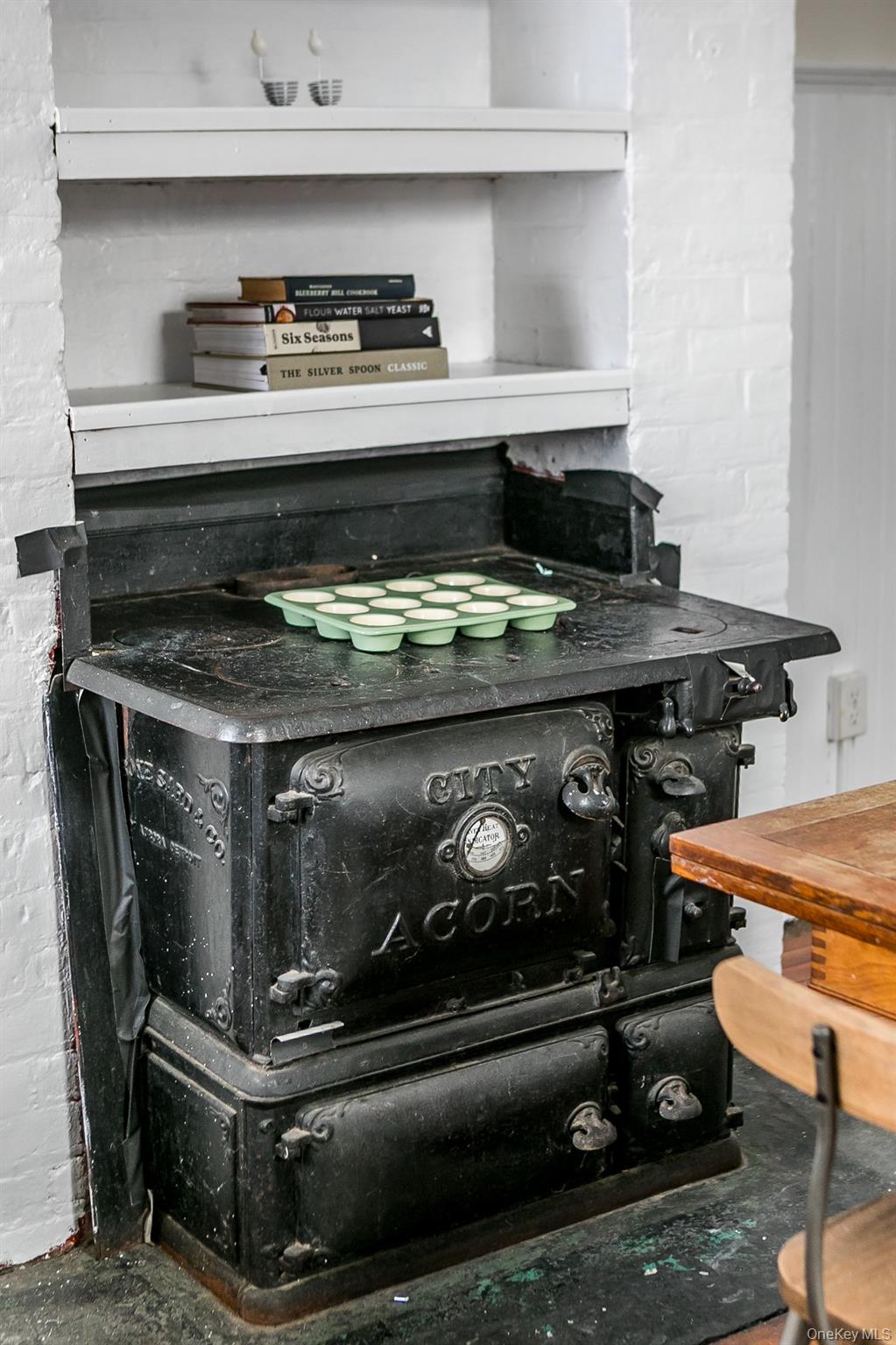 2 S Pine Avenue, Colonie, NY 12208