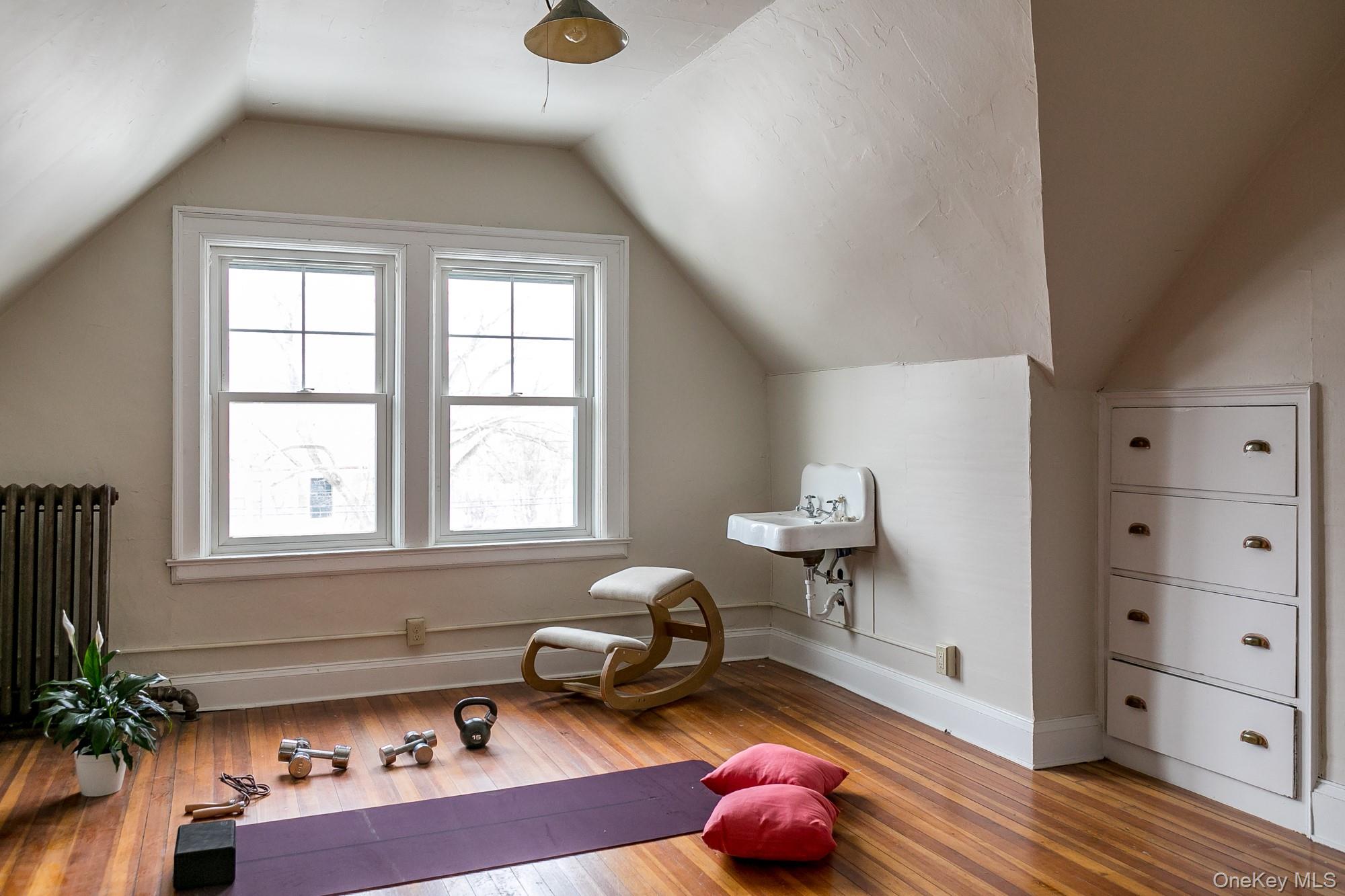 2 S Pine Avenue, Colonie, NY 12208