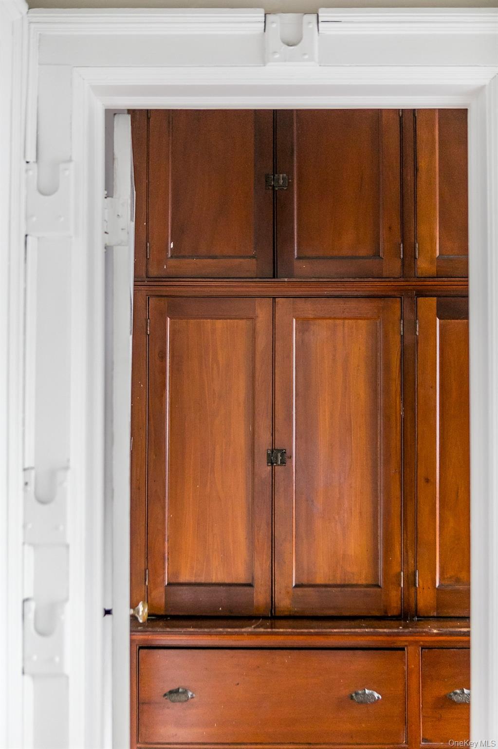 2 S Pine Avenue, Colonie, NY 12208