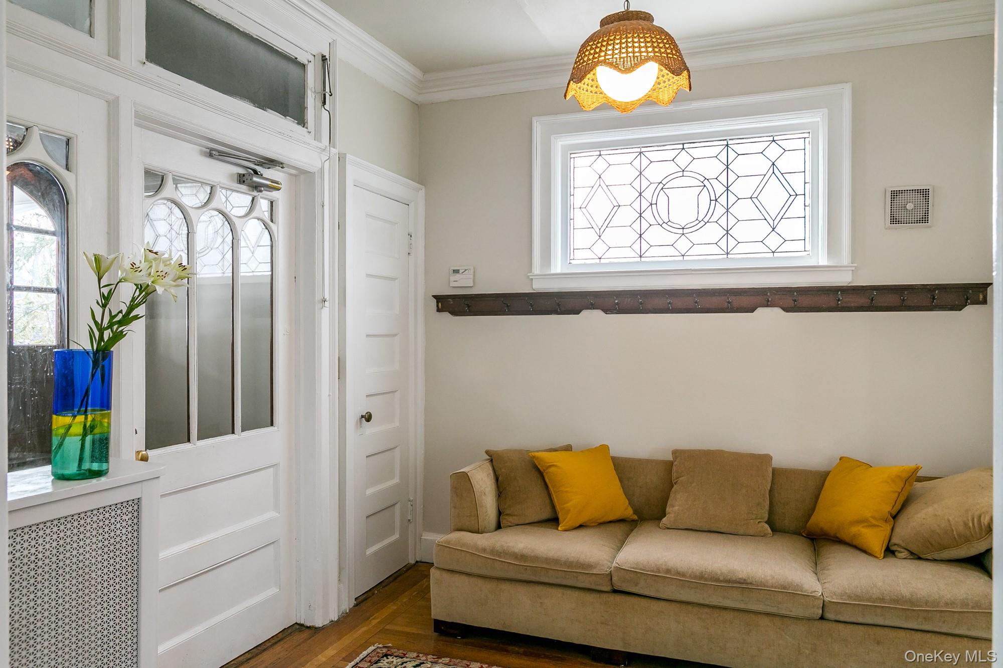 2 S Pine Avenue, Colonie, NY 12208