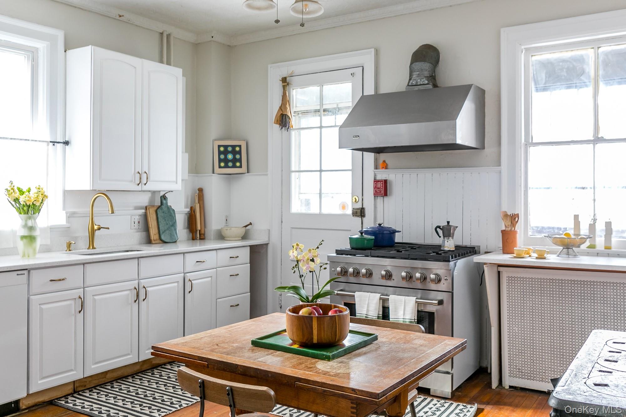 2 S Pine Avenue, Colonie, NY 12208