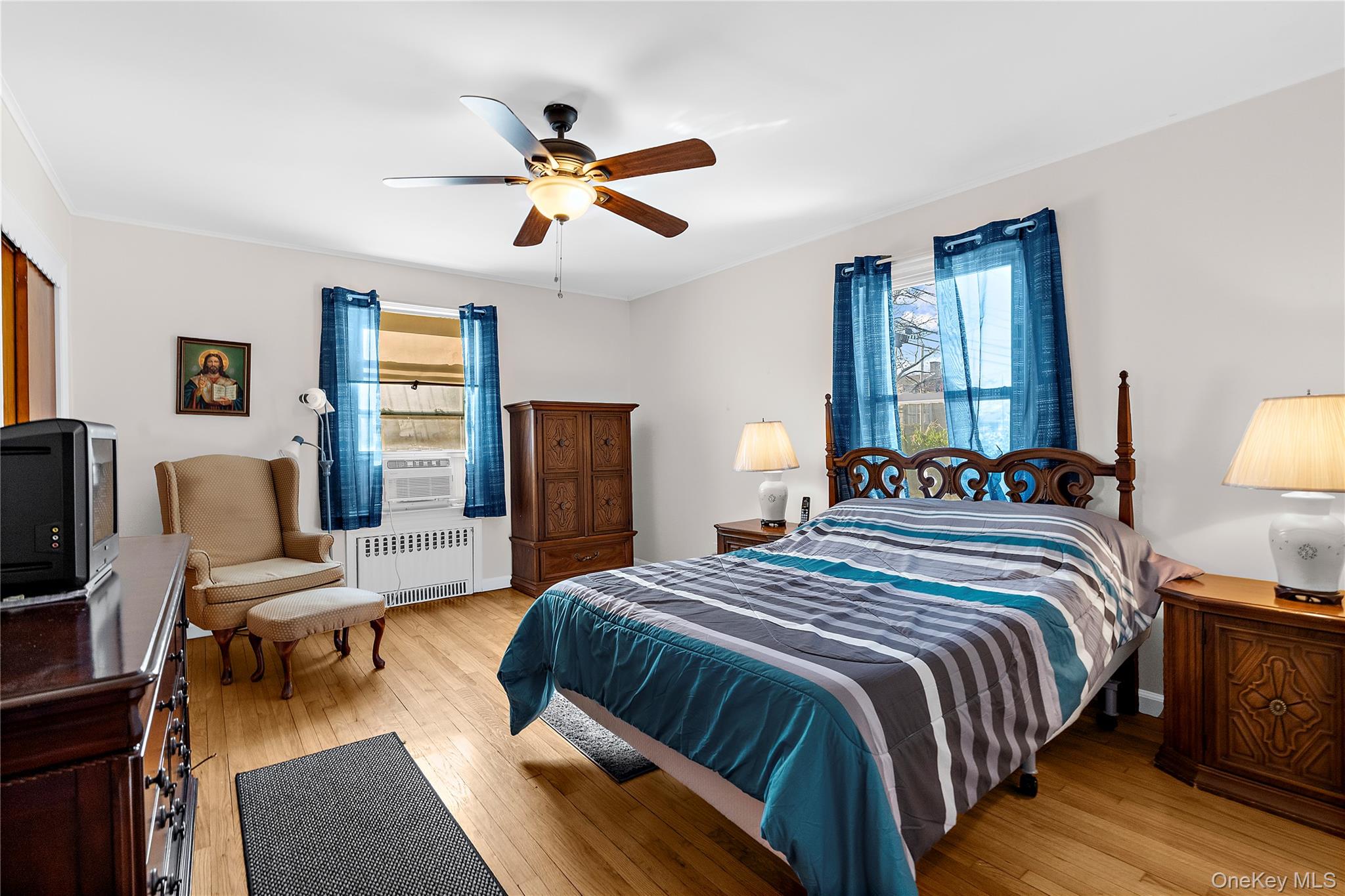 27 Simon Street, Babylon, NY 11702