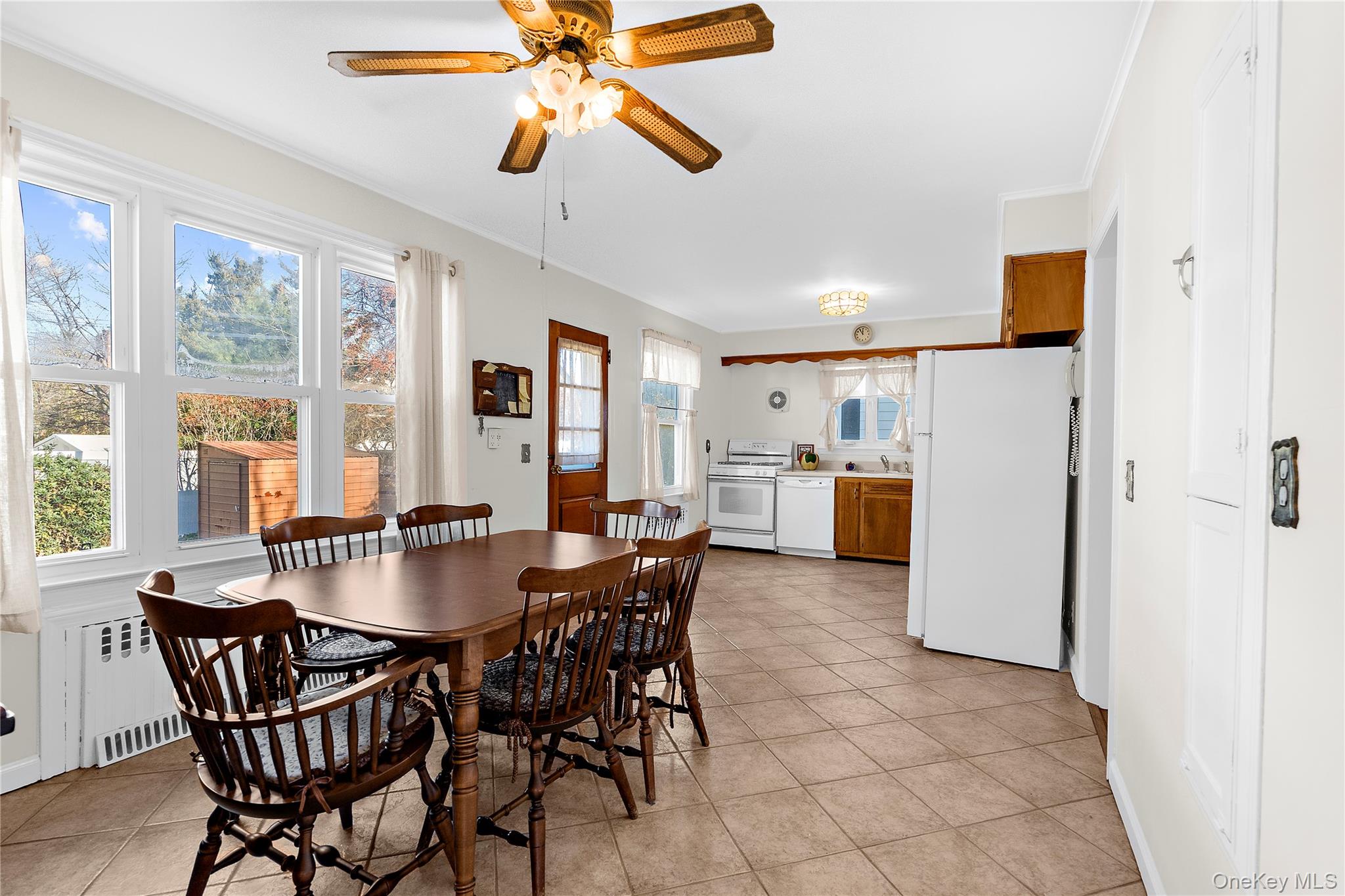 27 Simon Street, Babylon, NY 11702