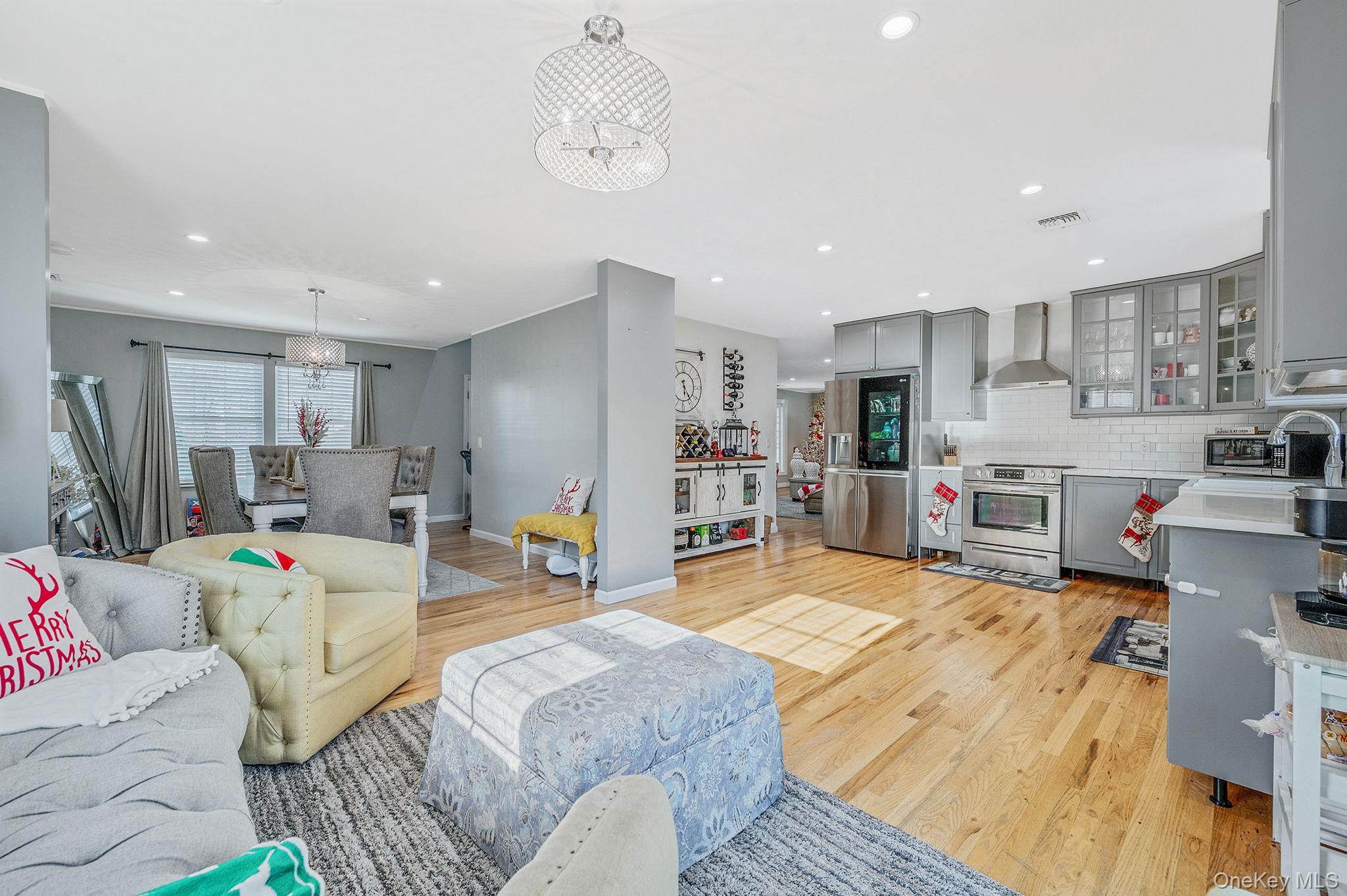 50 Verazzano Avenue, Copiague, NY 11726