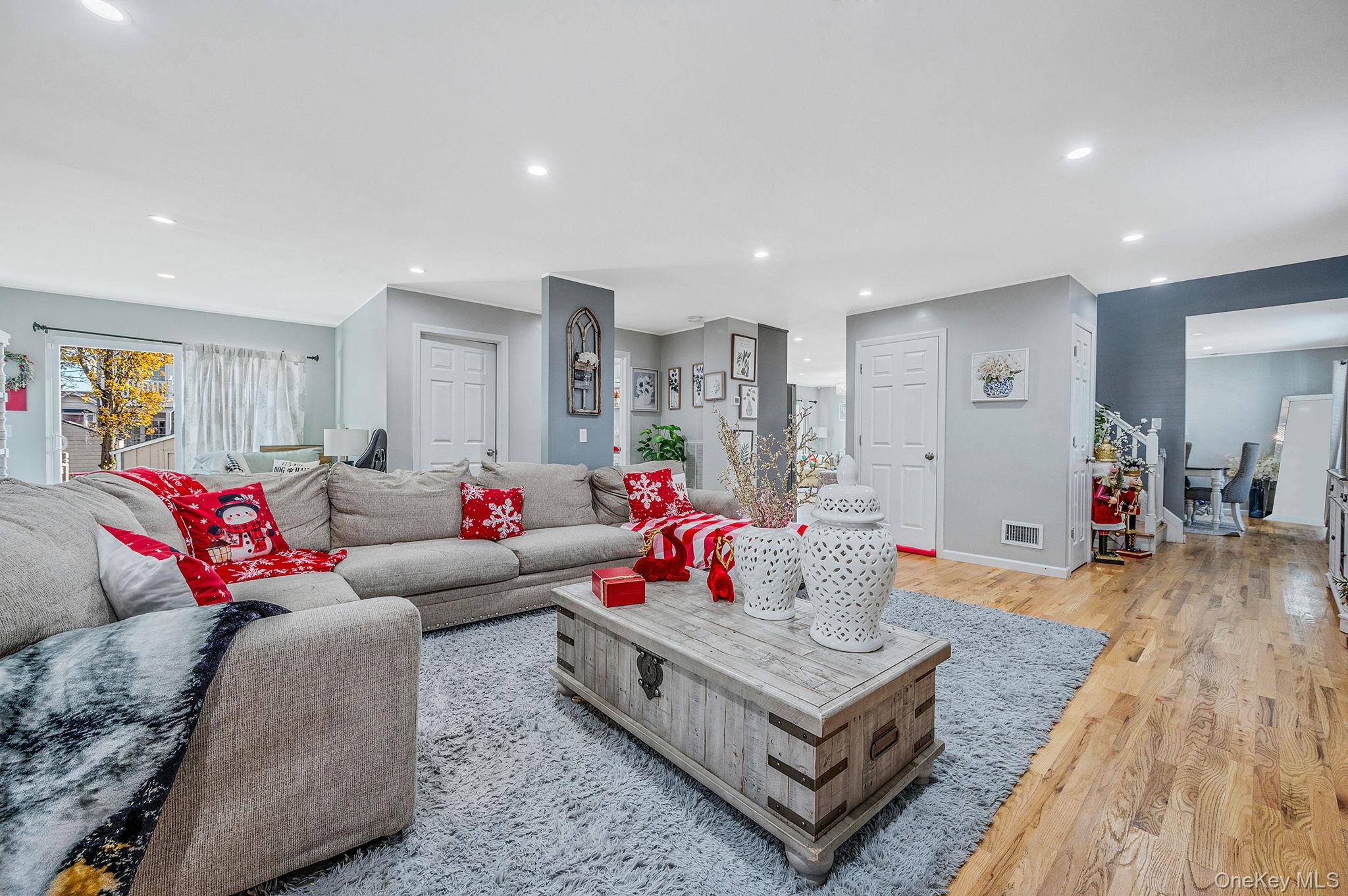 50 Verazzano Avenue, Copiague, NY 11726