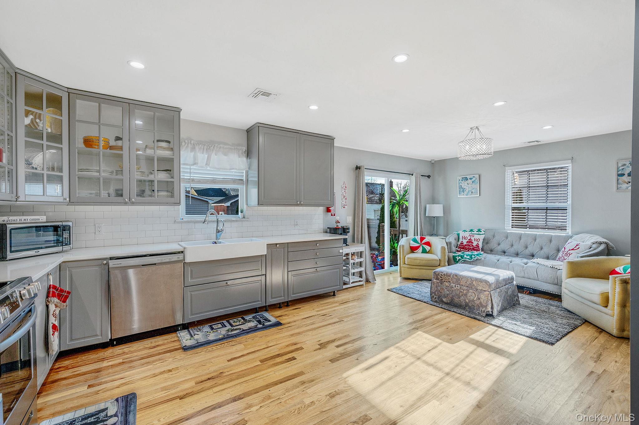 50 Verazzano Avenue, Copiague, NY 11726