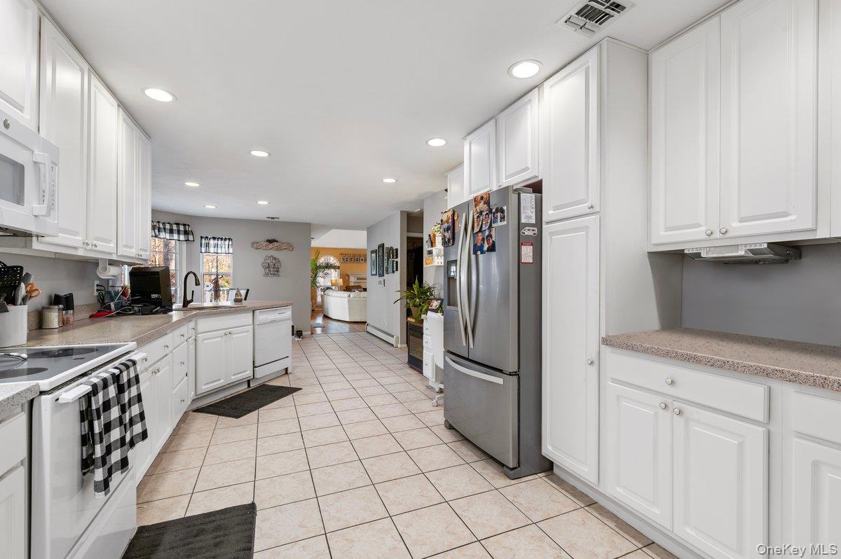 11 Moran Court, Manorville, NY 11949