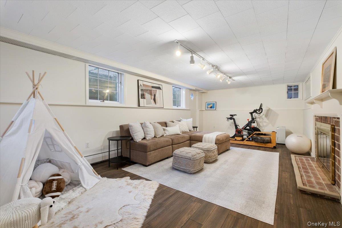 43 Tompkins Road, Scarsdale, NY 10583