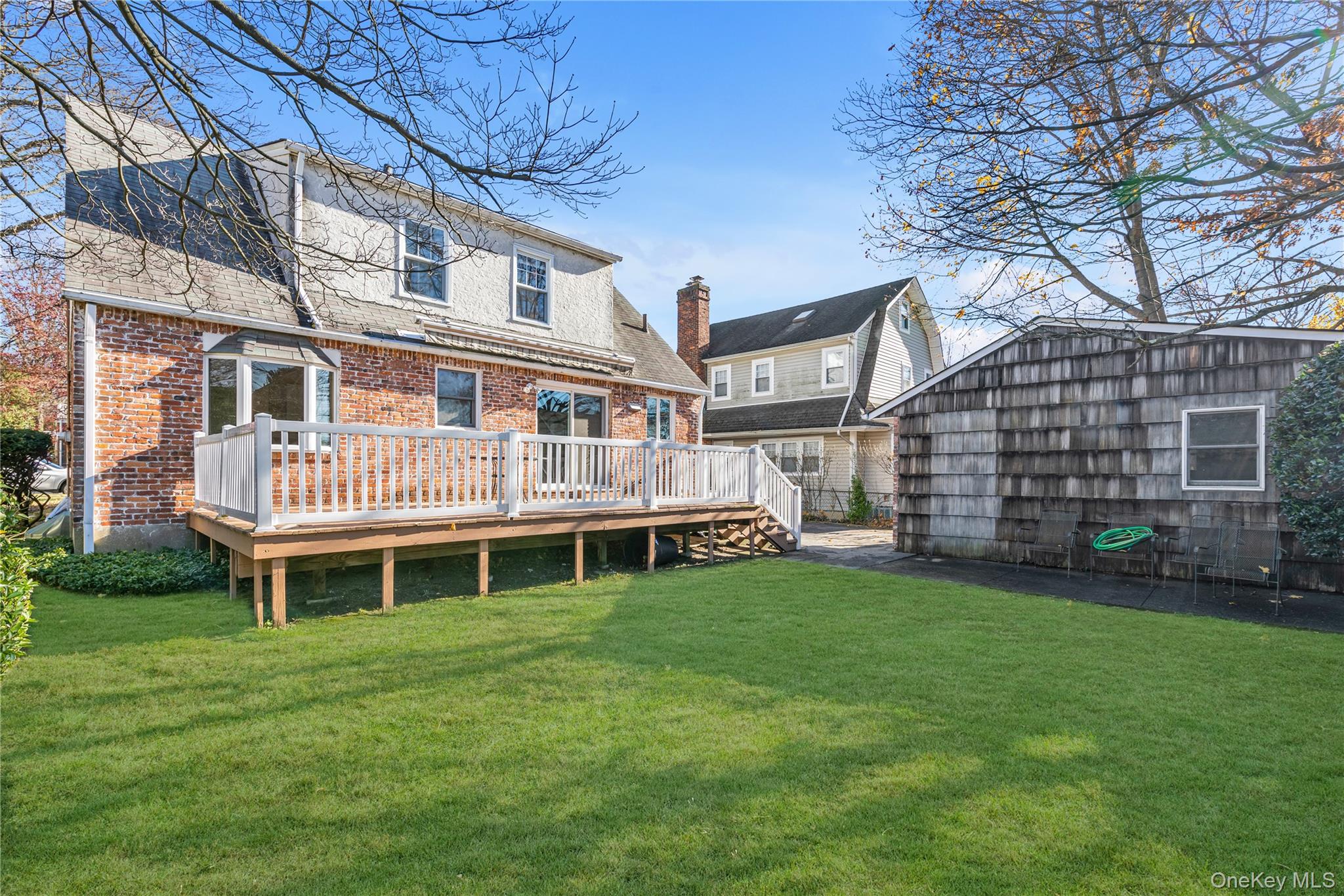 10 Fairfield Avenue, Port Washington, NY 11050