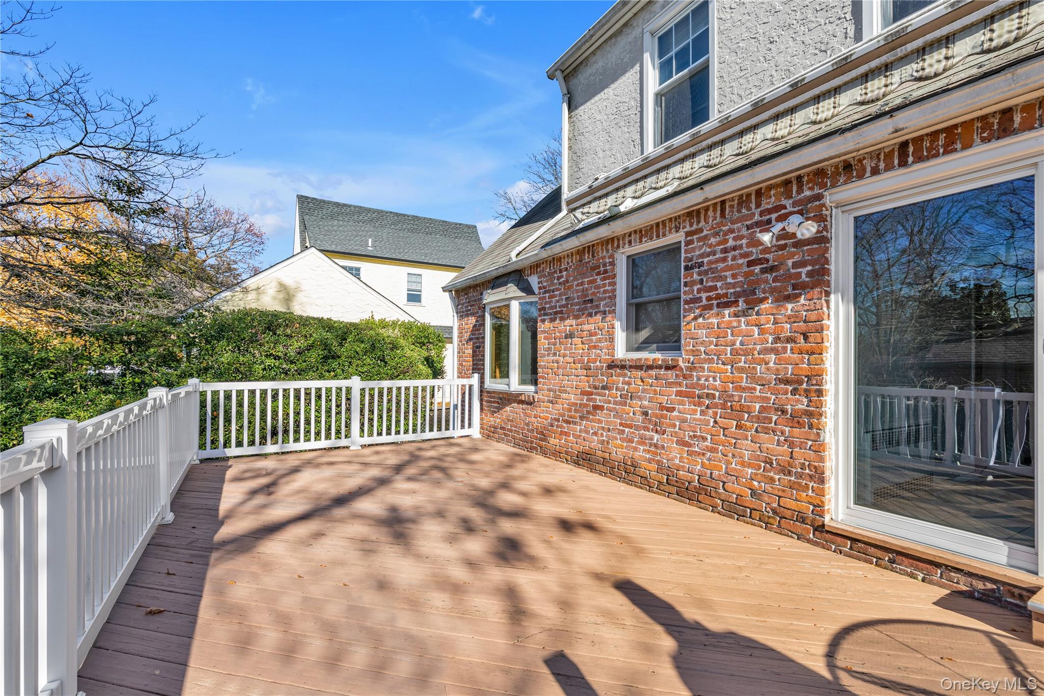 10 Fairfield Avenue, Port Washington, NY 11050