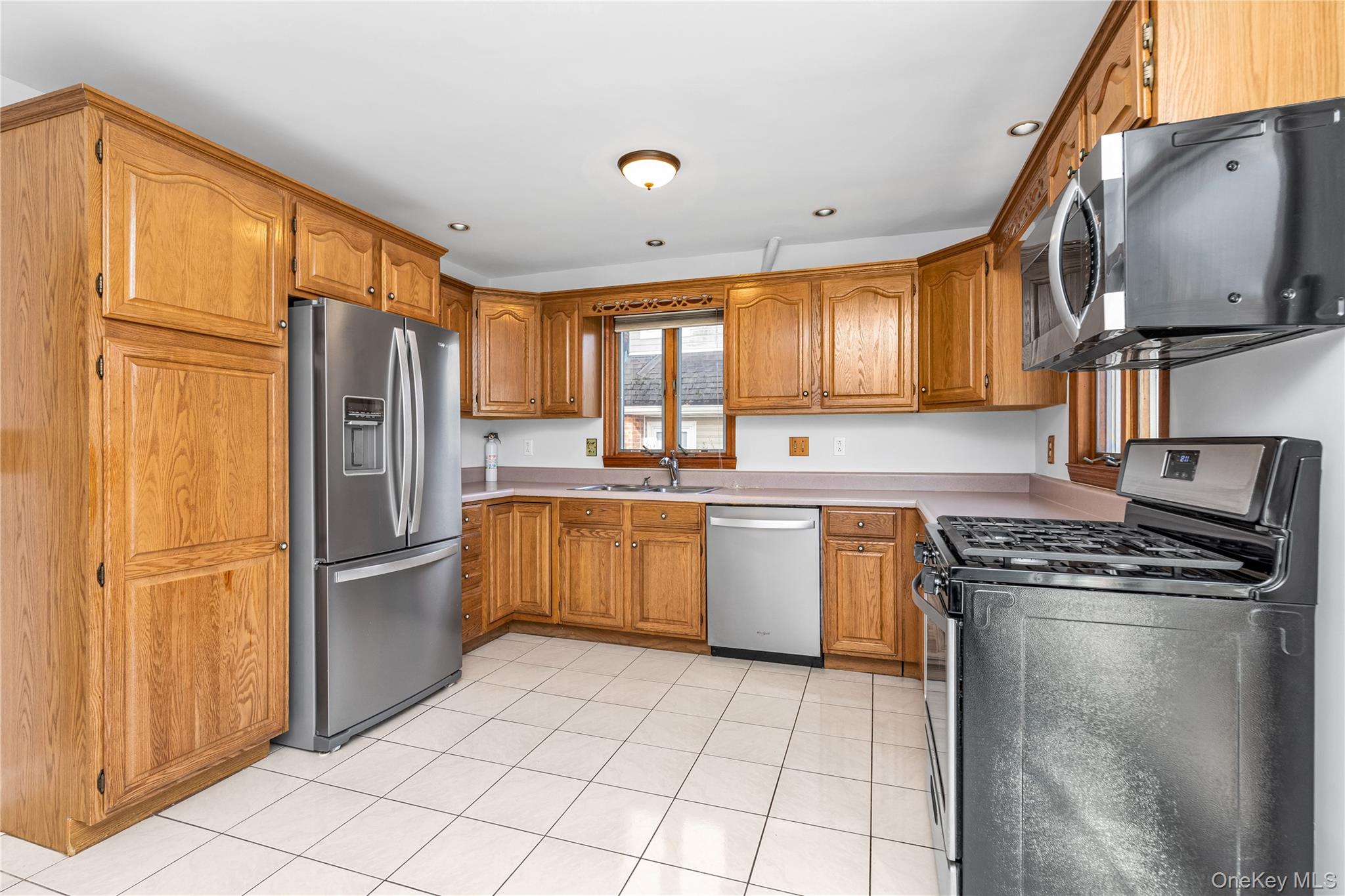 10 Fairfield Avenue, Port Washington, NY 11050