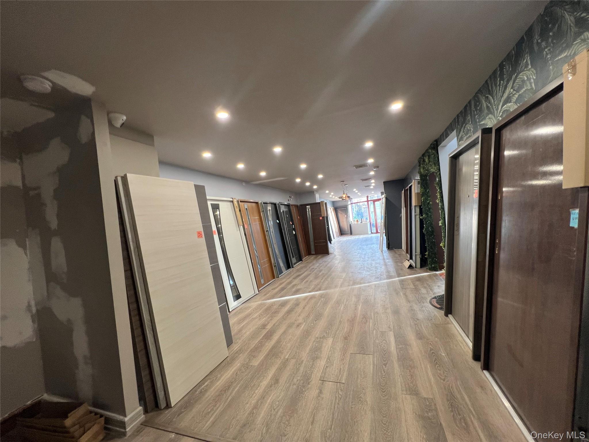 6075 Eliot #1 Ave, Maspeth, NY 11378