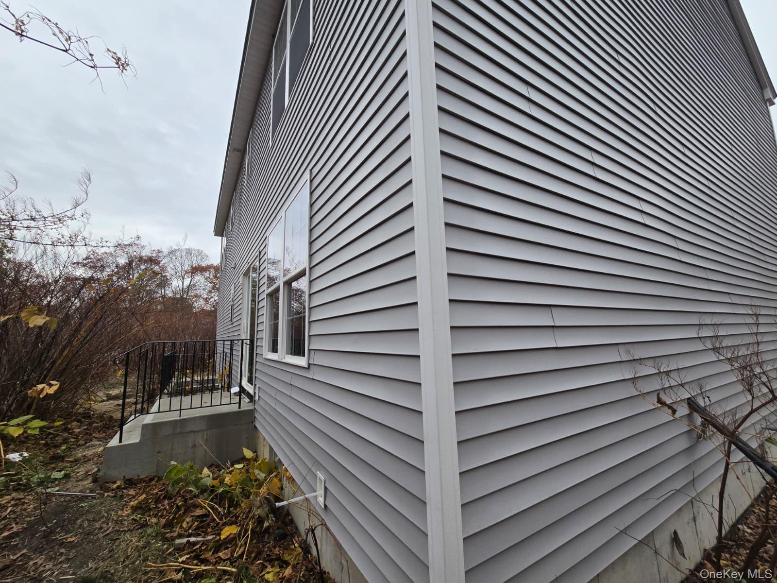 21 Barbara Lane, Medford, NY 11763