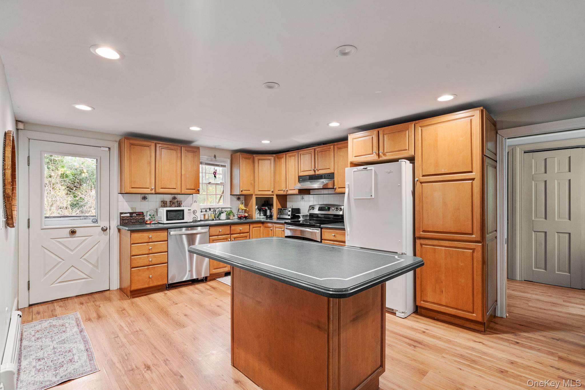 170 North Country Road, Miller Place, NY 11764