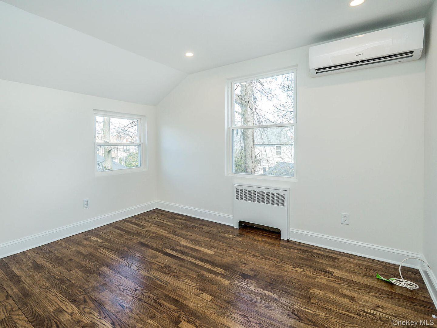 2B Jefferson Court, Roslyn Heights, NY 11577