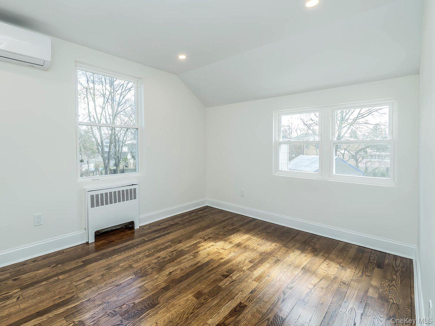 2B Jefferson Court, Roslyn Heights, NY 11577