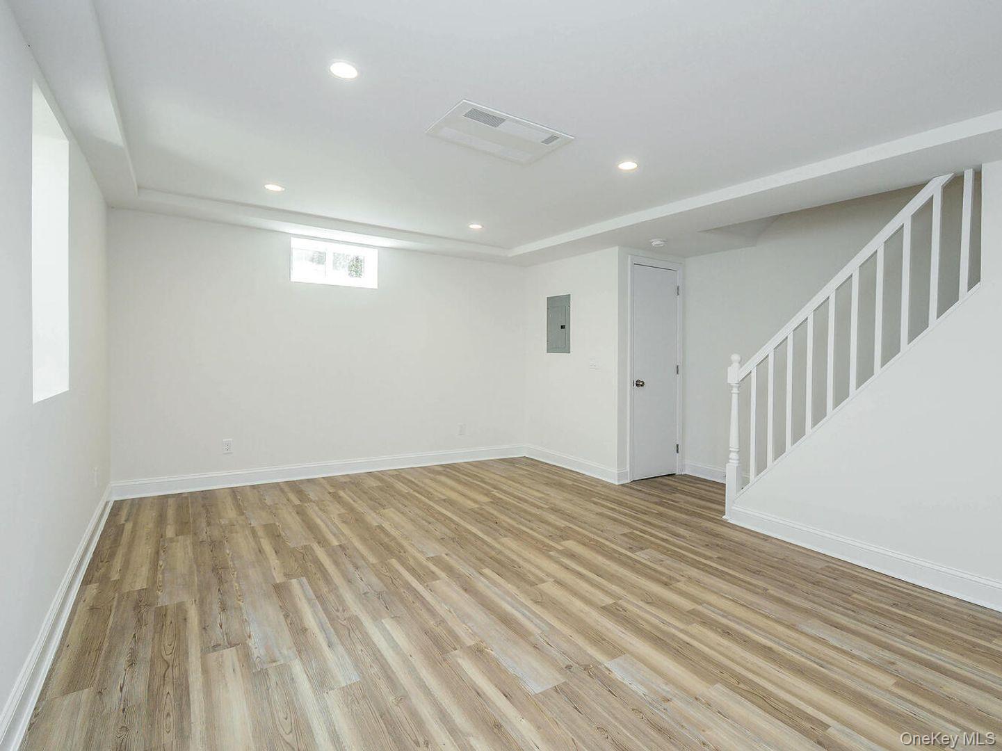 2B Jefferson Court, Roslyn Heights, NY 11577