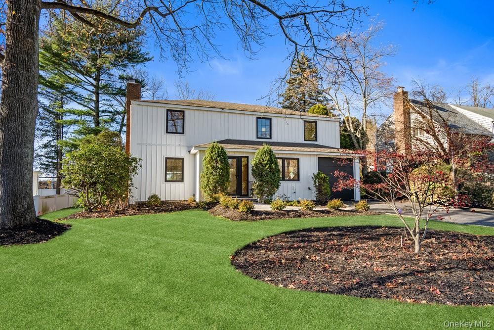 11 Entrance Road, East Hills, NY 11577