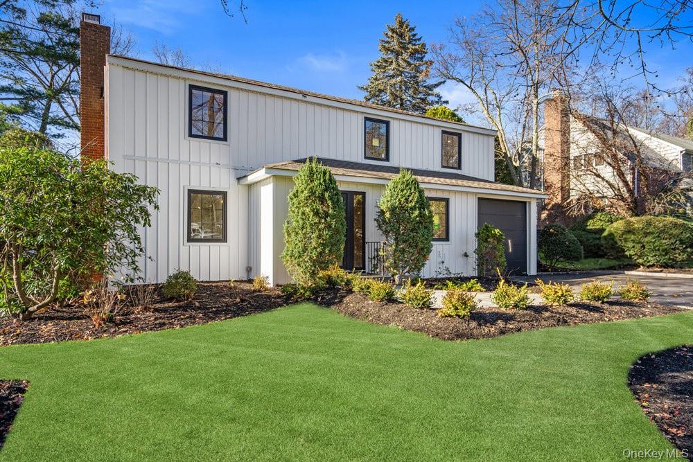 11 Entrance Road, East Hills, NY 11577