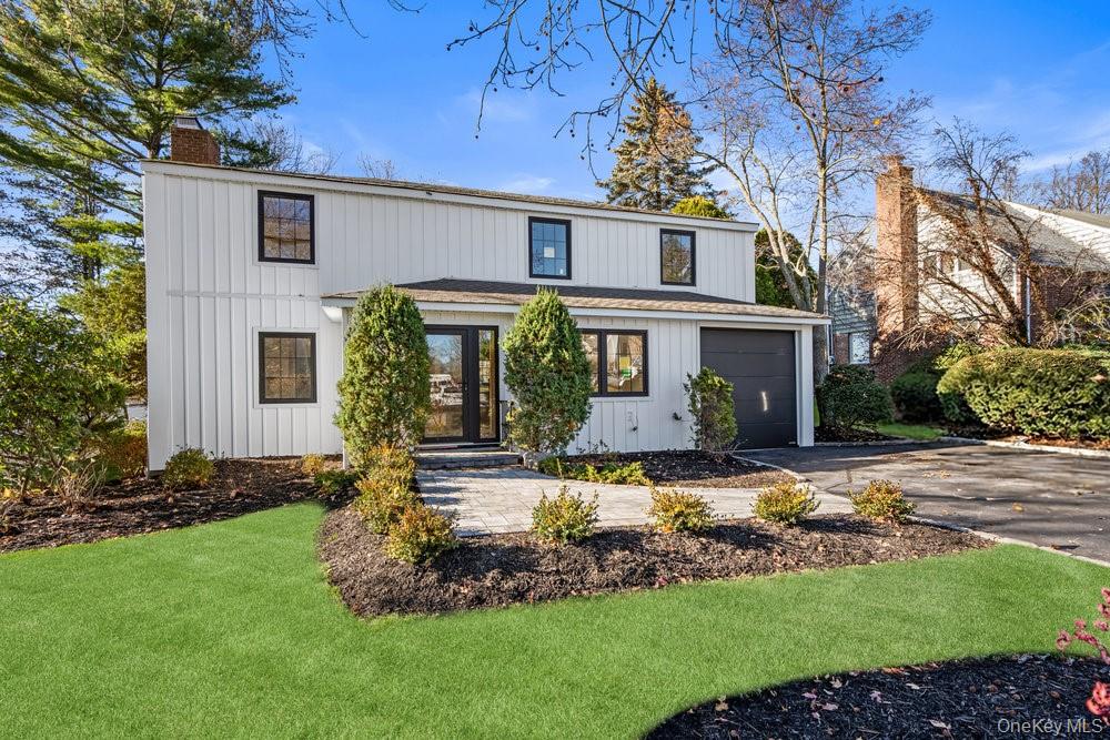 11 Entrance Road, East Hills, NY 11577