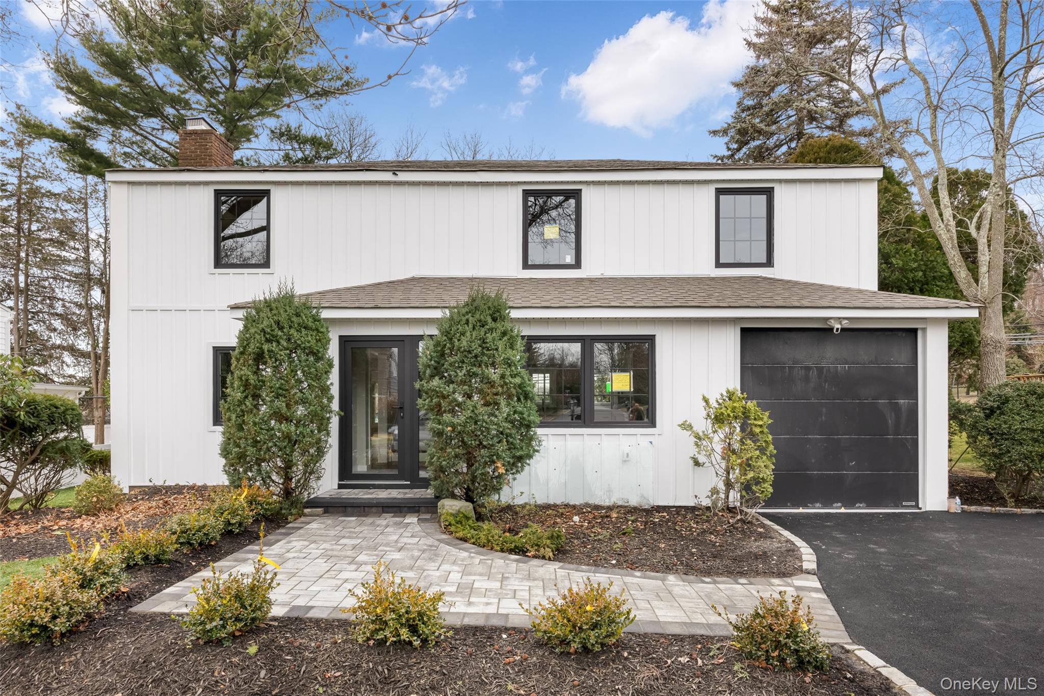 11 Entrance Road, East Hills, NY 11577