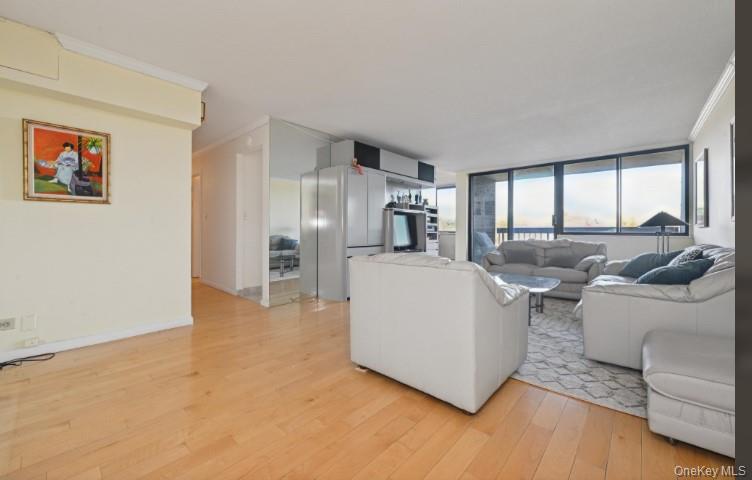 1 BAY CLUB Drive # 6V, Bayside, NY 11360