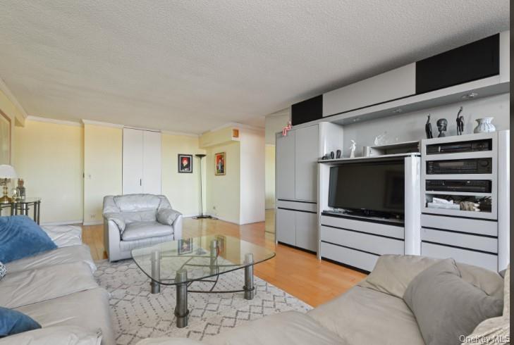 1 BAY CLUB Drive # 6V, Bayside, NY 11360