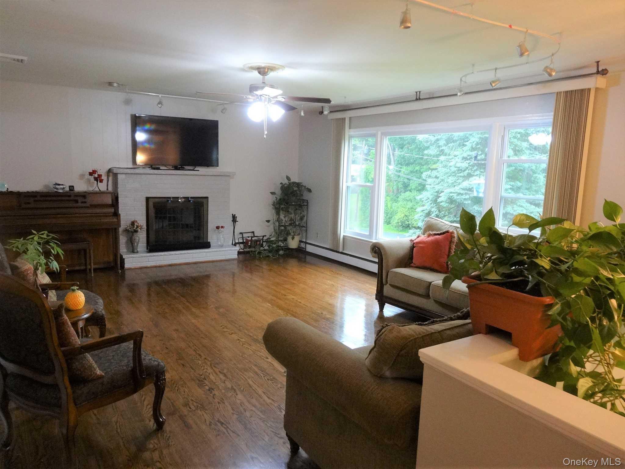 23 PASTURE Lane, Poughkeepsie, NY 12603