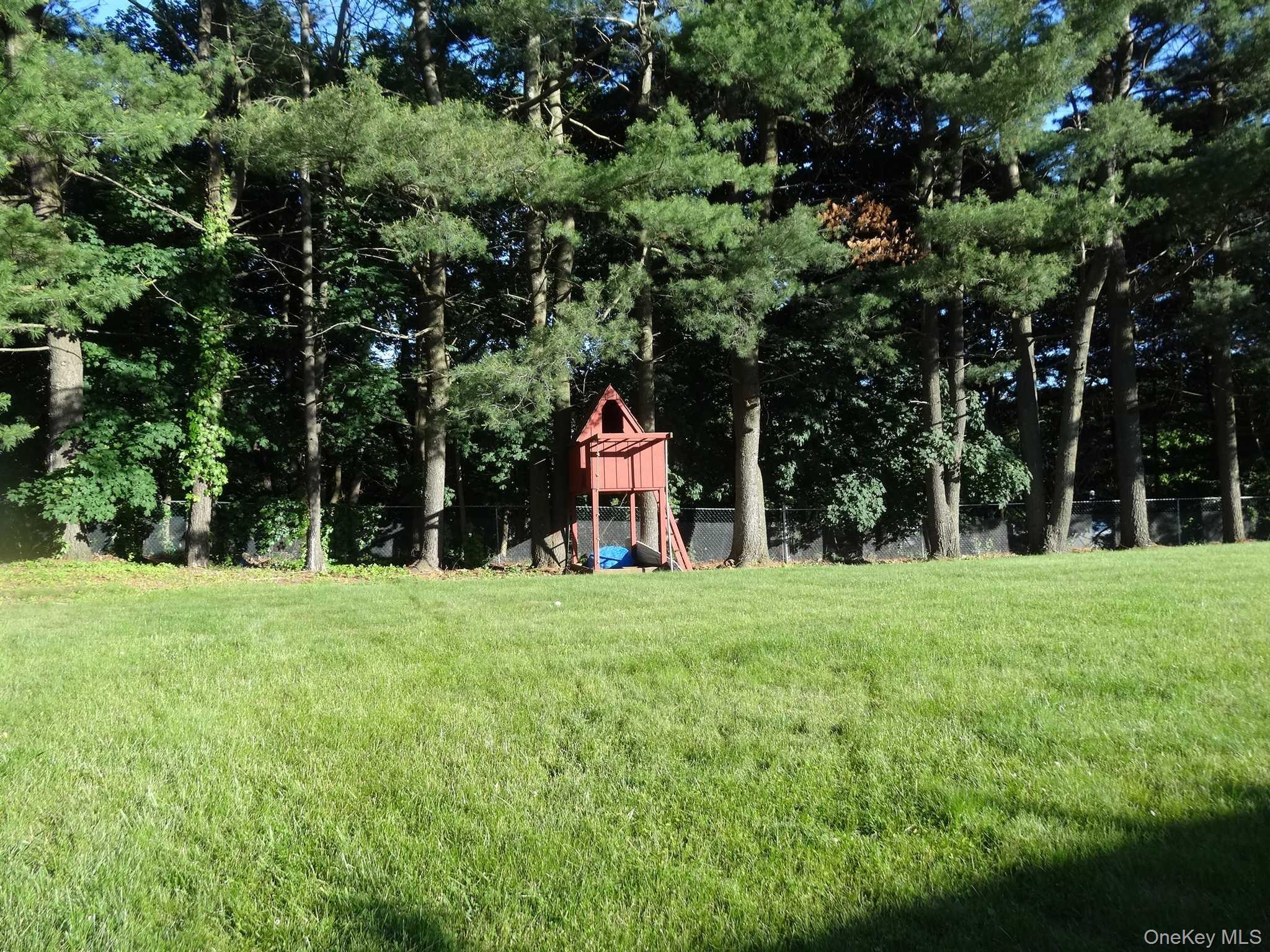 23 PASTURE Lane, Poughkeepsie, NY 12603