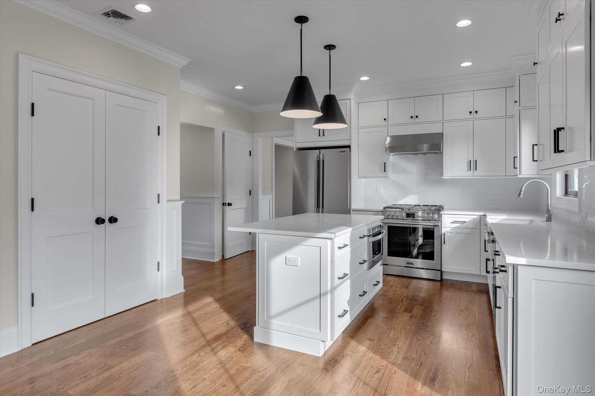 40 N Woodhull Road, Huntington, NY 11743