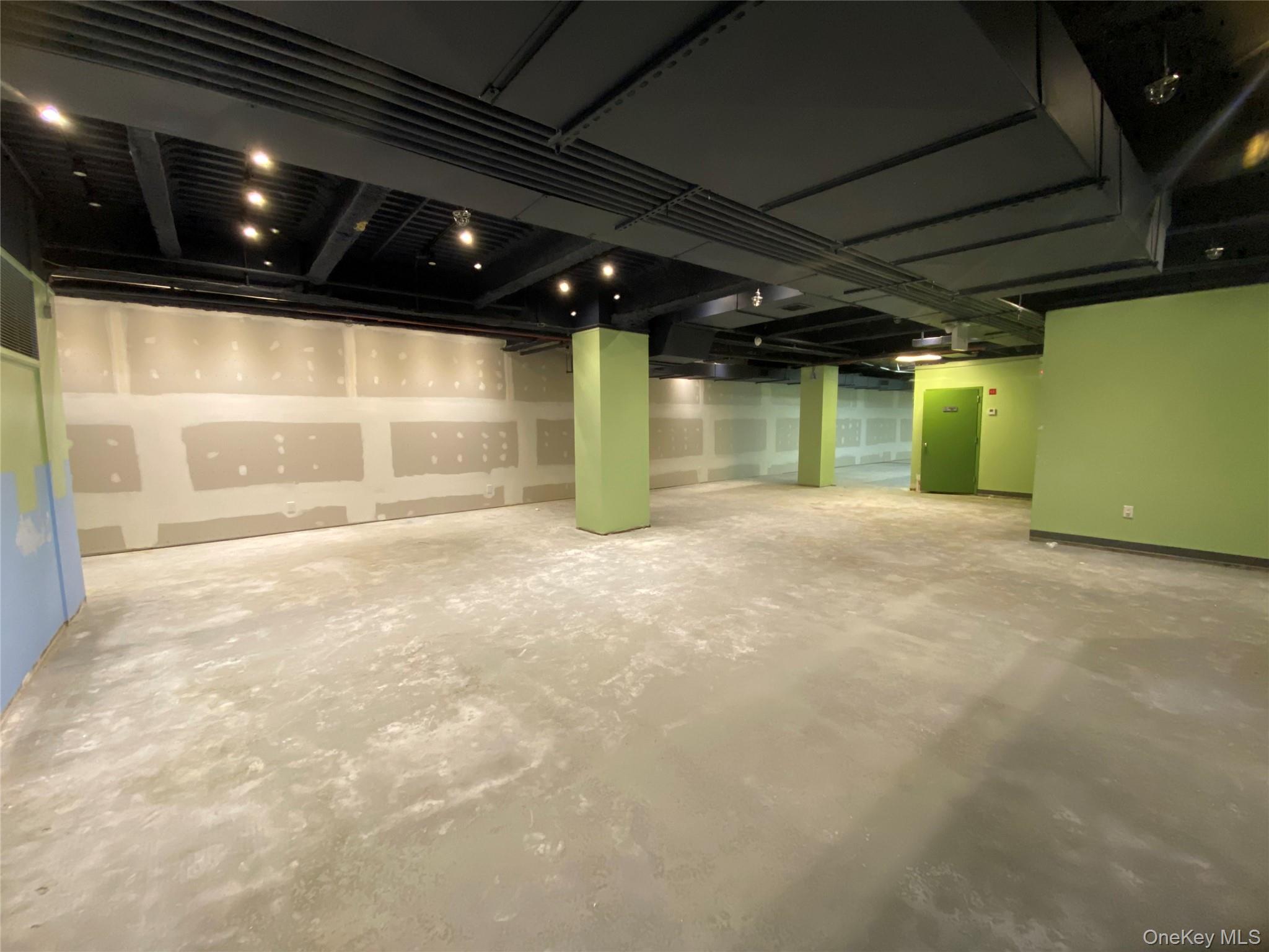 13517 northern blvd # 1A, Flushing, NY 11354