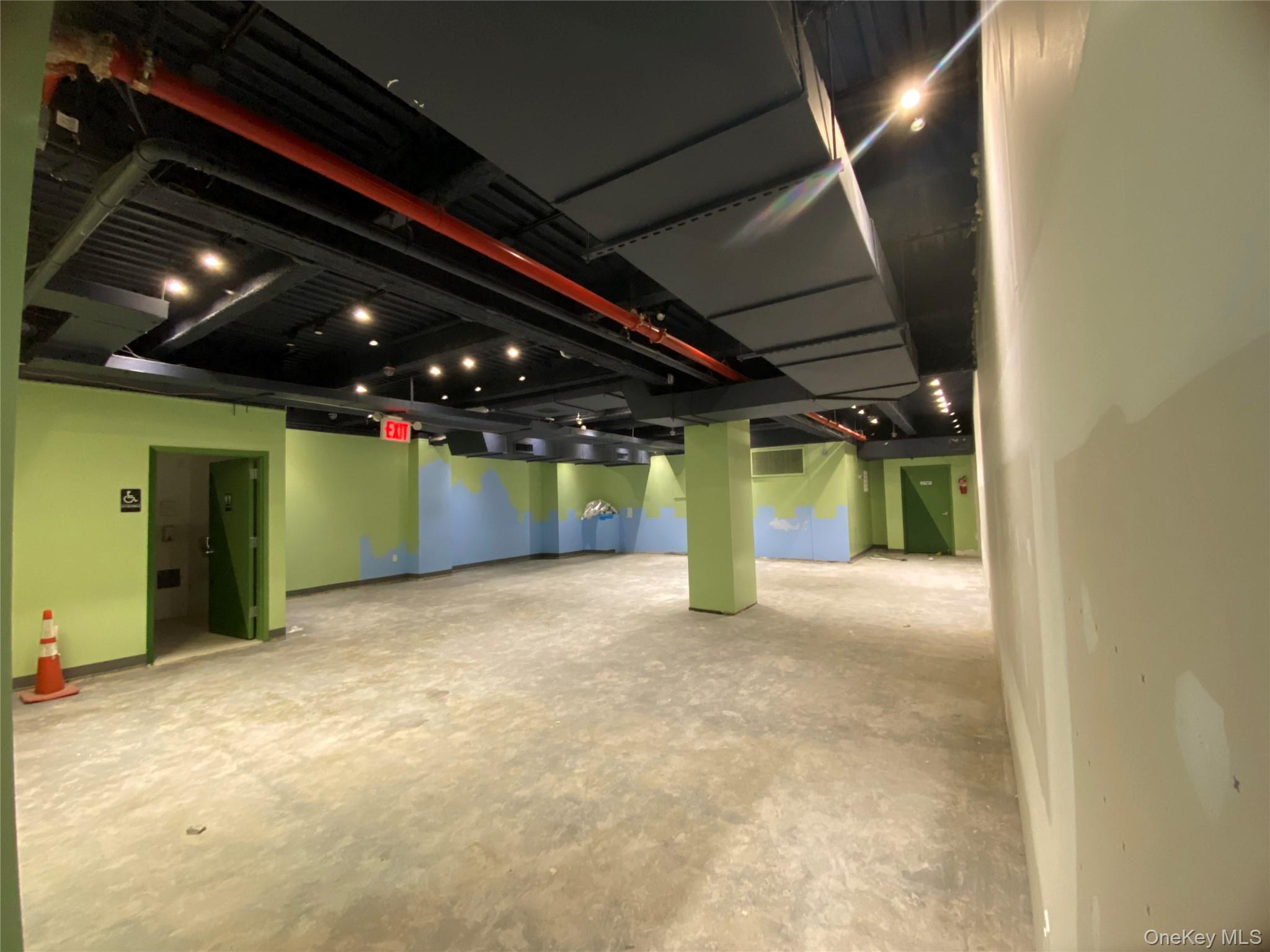 13517 northern blvd # 1A, Flushing, NY 11354