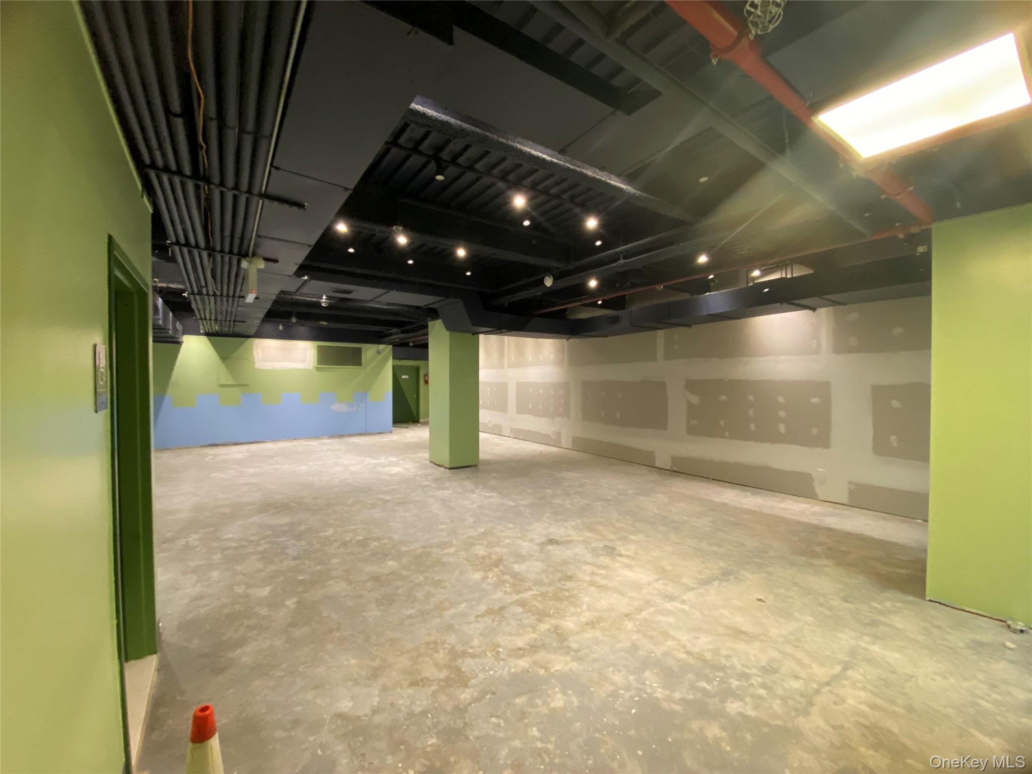 13517 northern blvd # 1A, Flushing, NY 11354