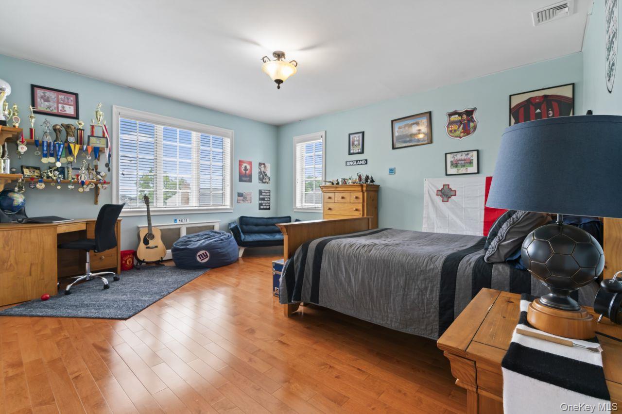 14910 7th Avenue, Whitestone, NY 11357