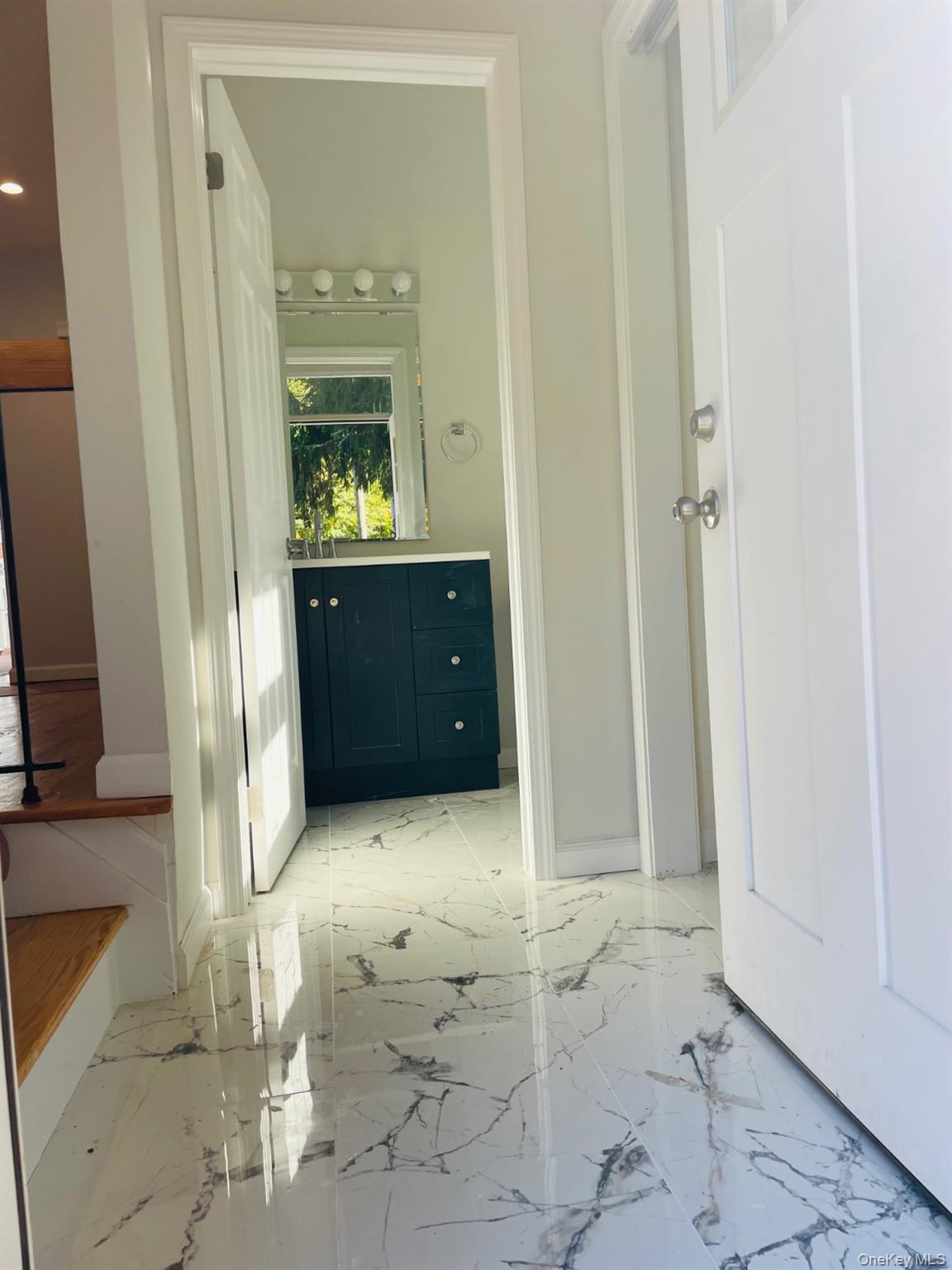 16 Oldwood Road, Port Washington, NY 11050