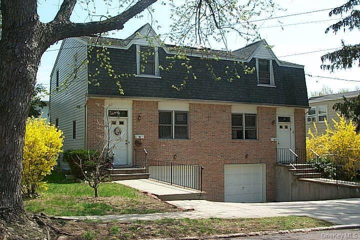 16 Oldwood Road, Port Washington, NY 11050