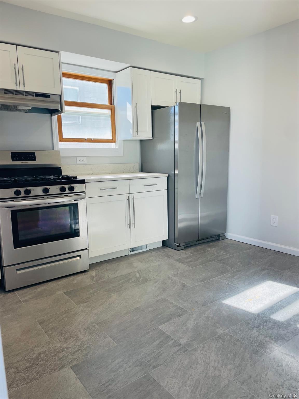 16 Oldwood Road, Port Washington, NY 11050