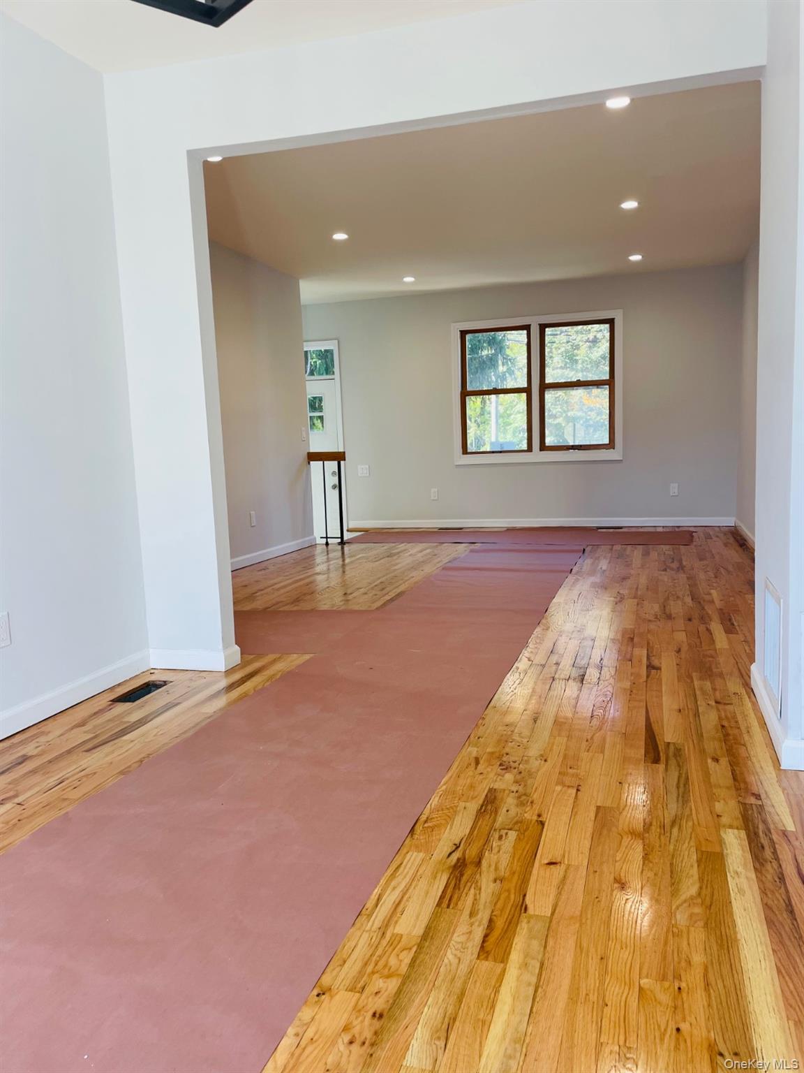 16 Oldwood Road, Port Washington, NY 11050