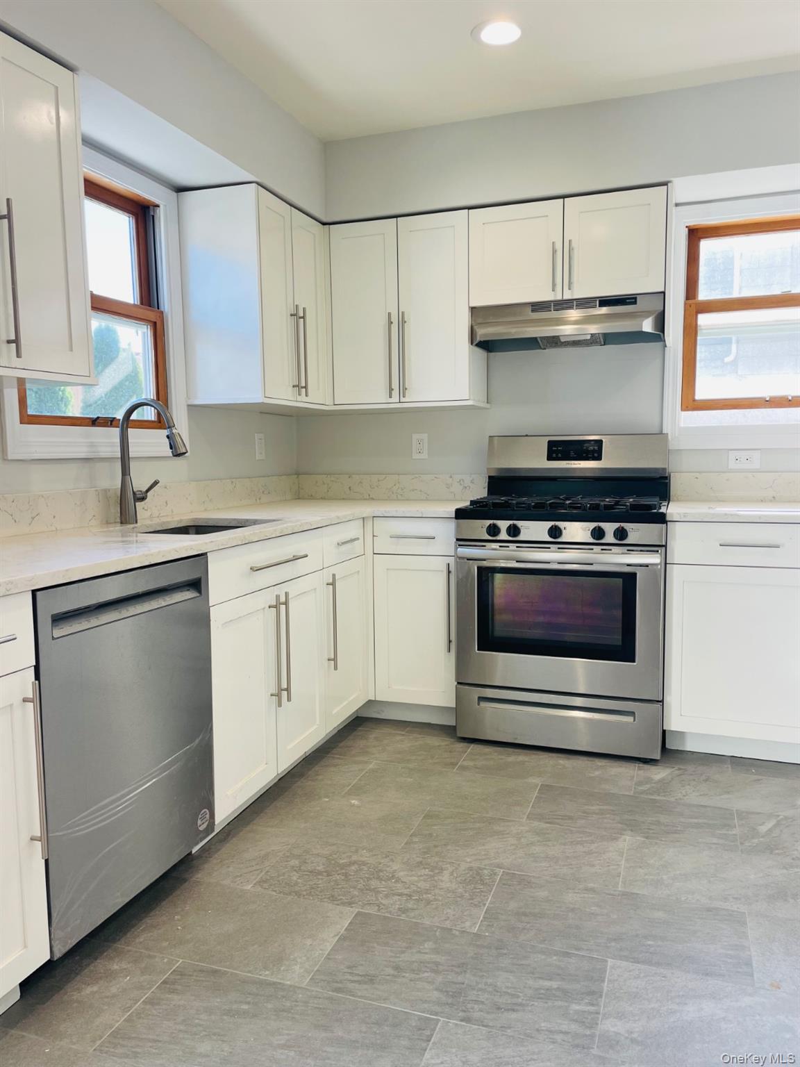 16 Oldwood Road, Port Washington, NY 11050