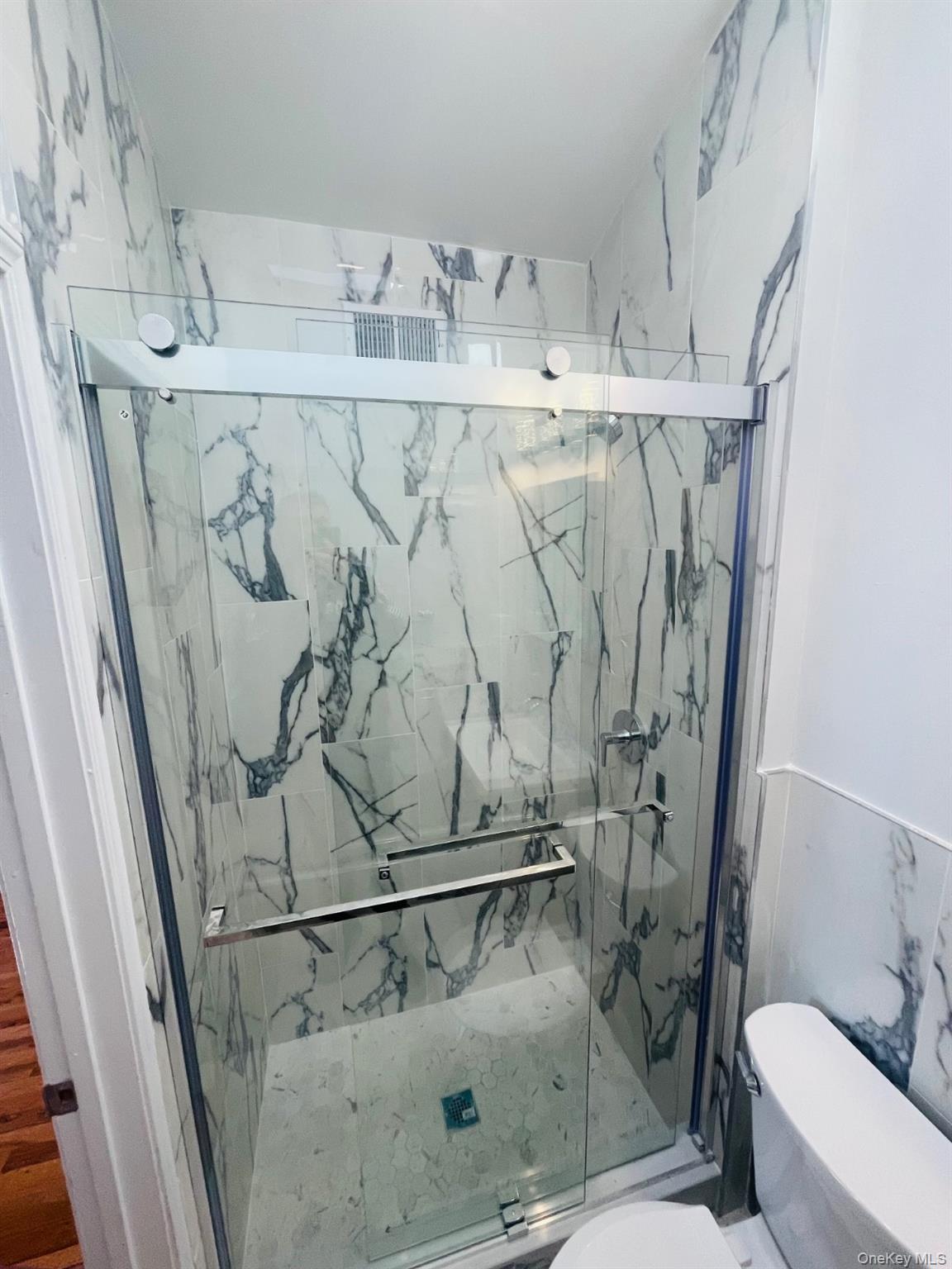 16 Oldwood Road, Port Washington, NY 11050