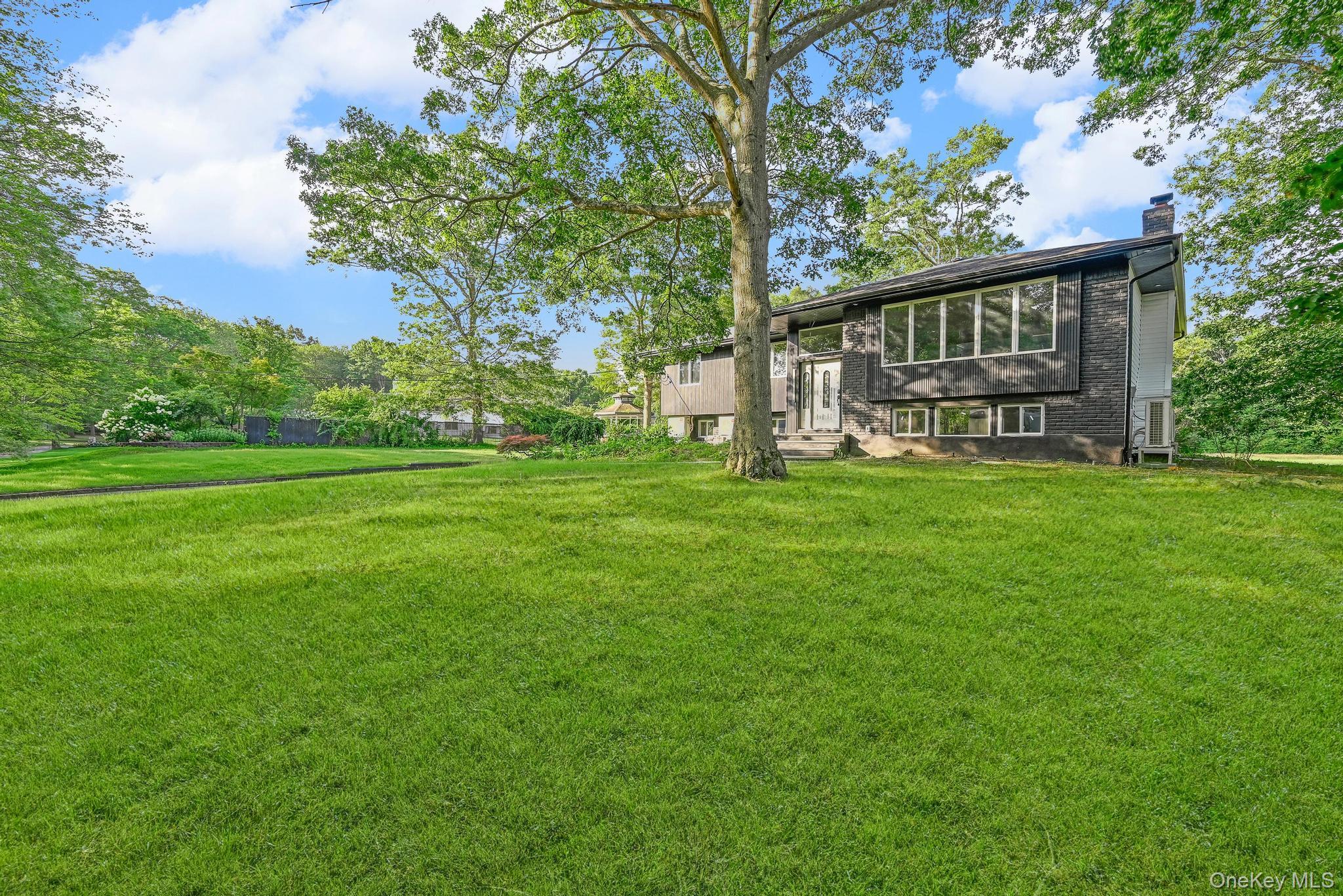 4 Wintergreen Drive, Melville, NY 11747