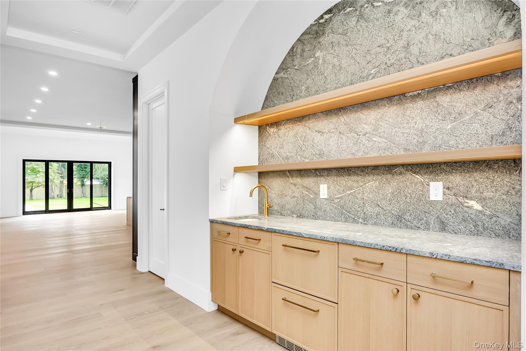 523 Long Beach Road, Nissequogue, NY 11780