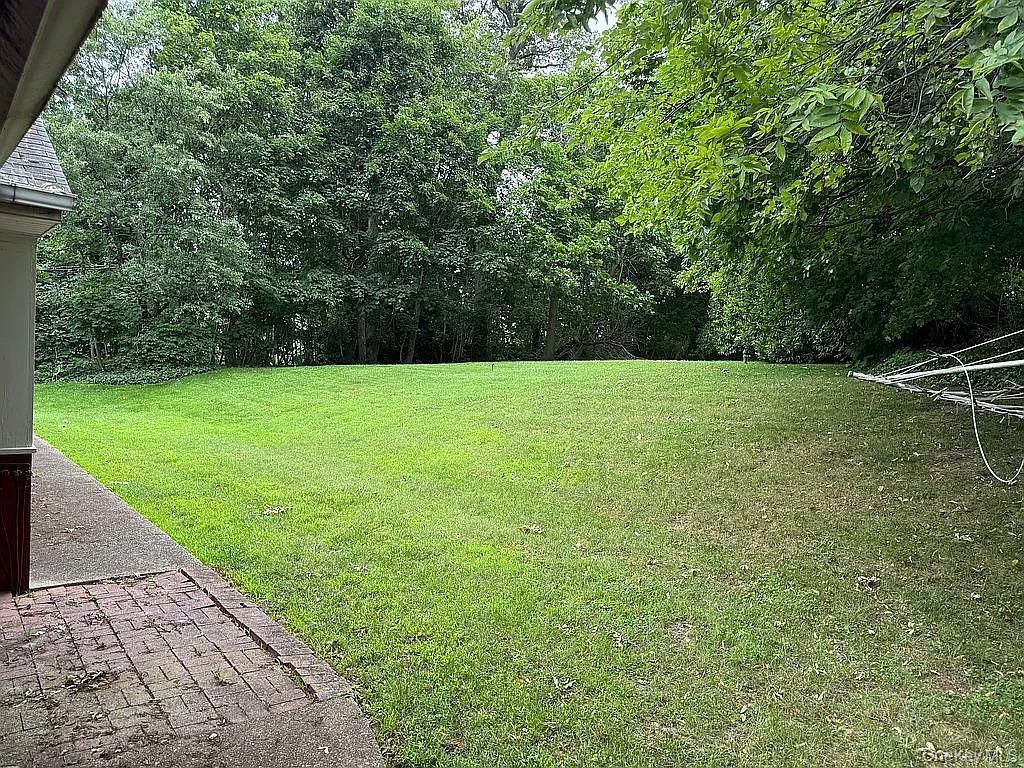 14 Martin Court, Great Neck, NY 11024