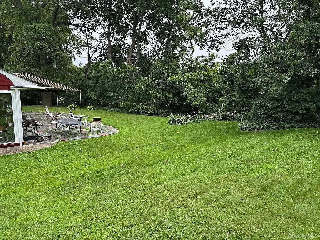 14 Martin Court, Great Neck, NY 11024