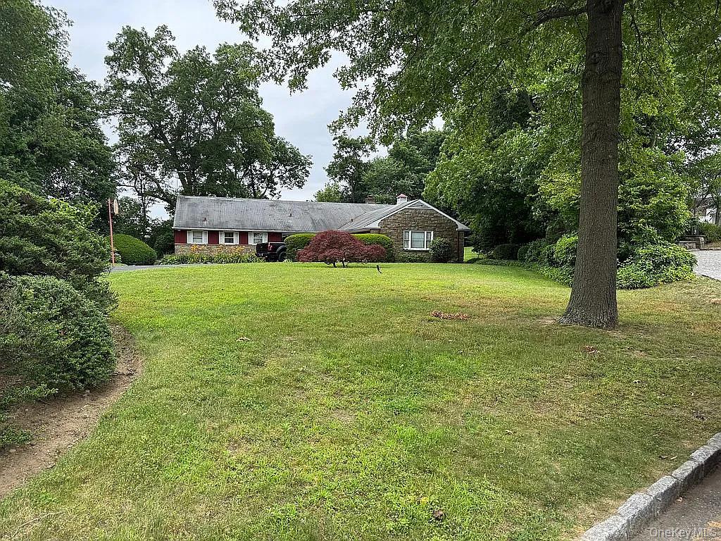 14 Martin Court, Great Neck, NY 11024