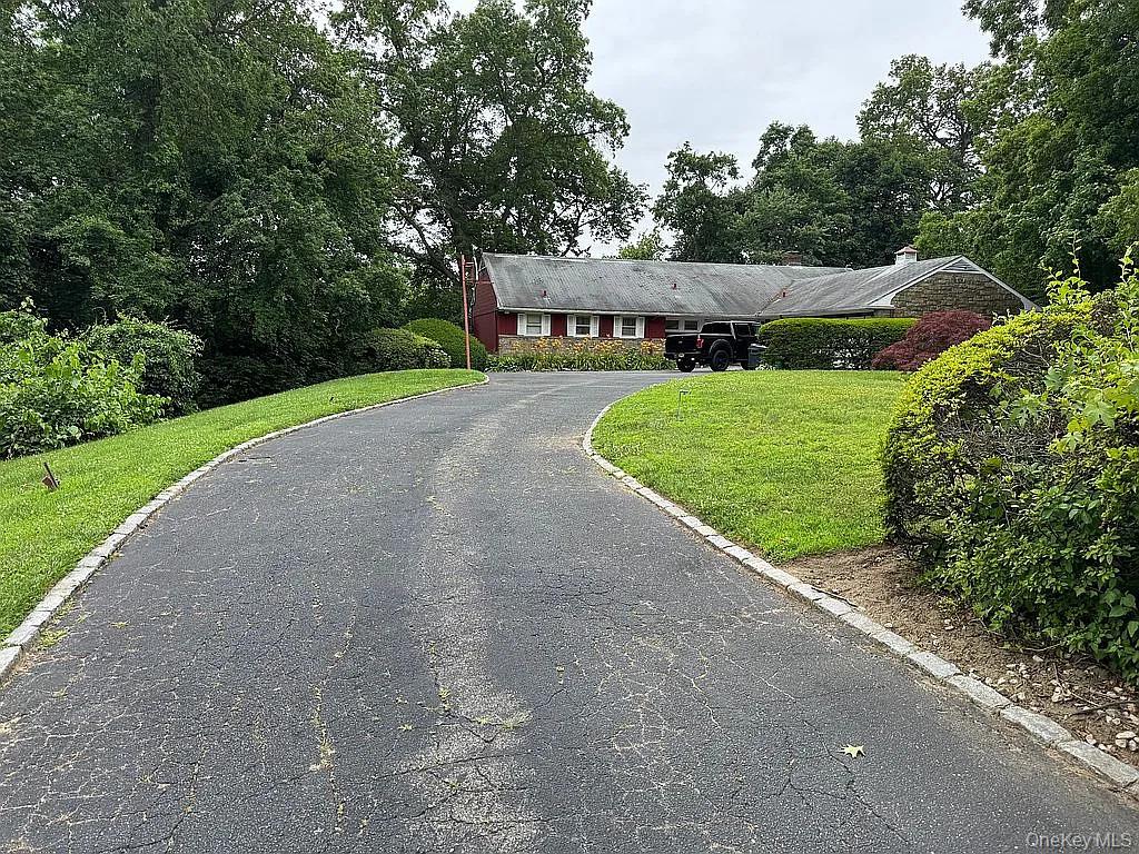 14 Martin Court, Great Neck, NY 11024