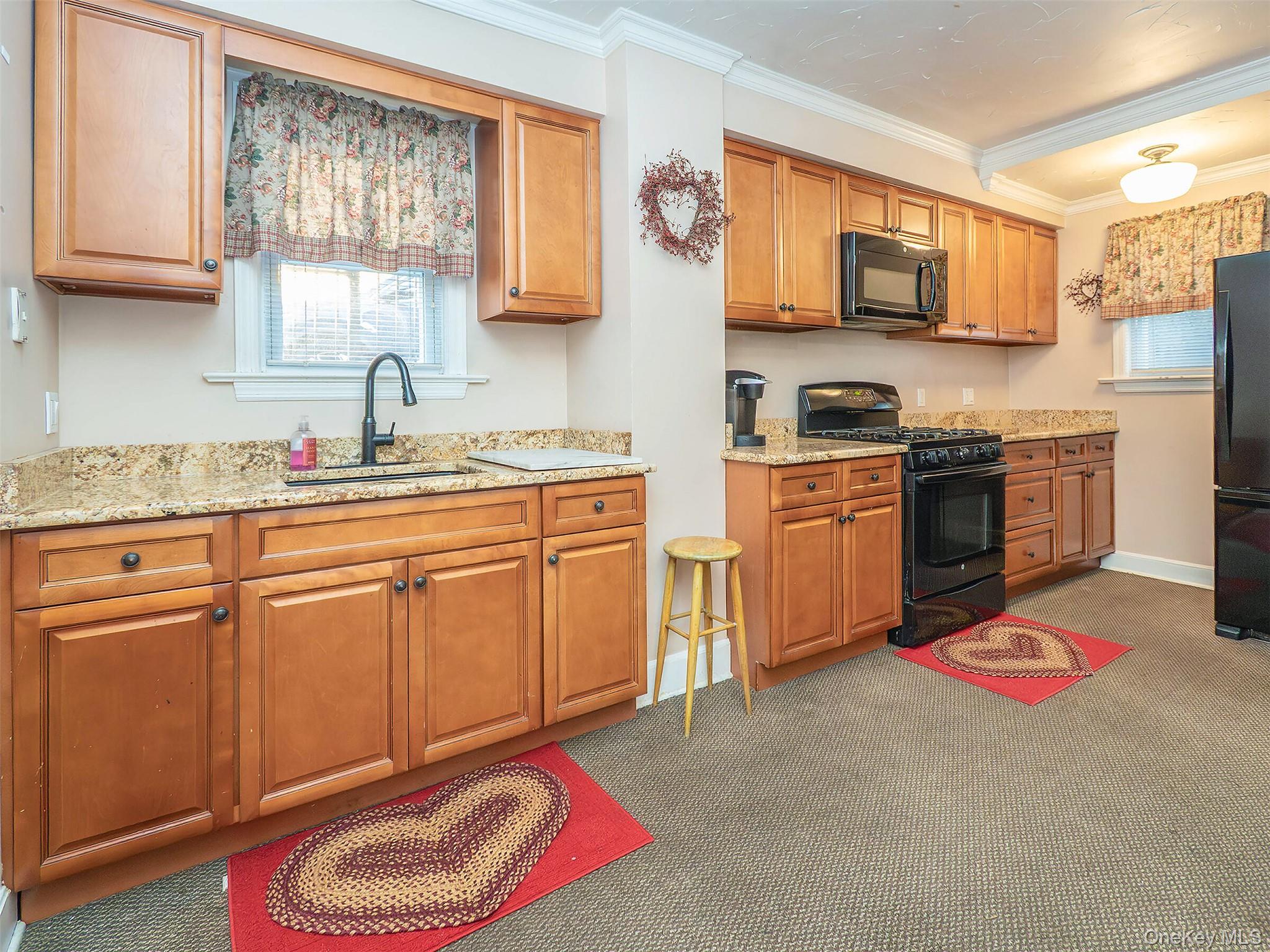 119 Cross Street, Locust Valley, NY 11560