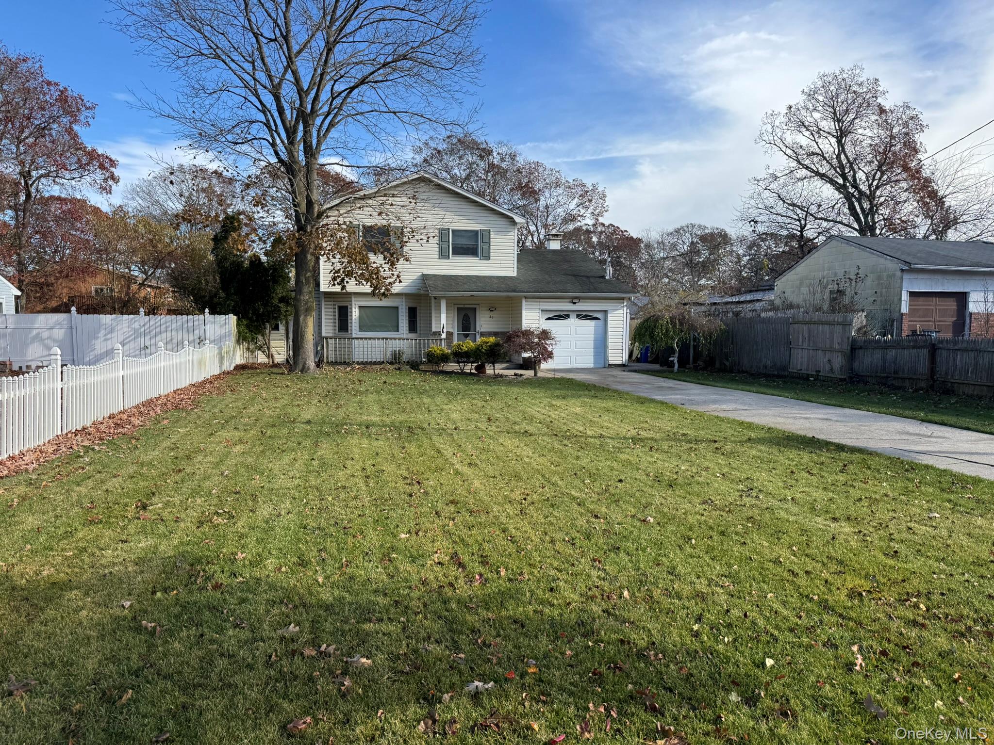 41 Broadway, Shirley, NY 11967