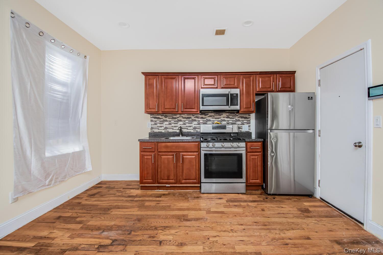 965 E 226th Street, Bronx, NY 10466