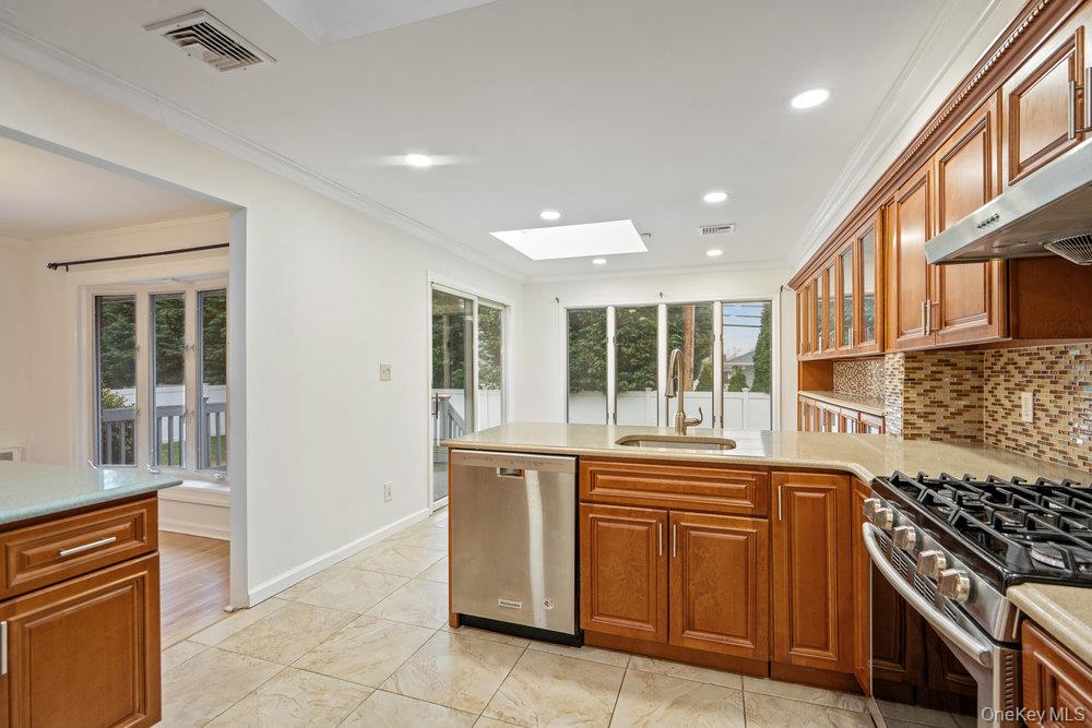 15 Morris Drive, Syosset, NY 11791